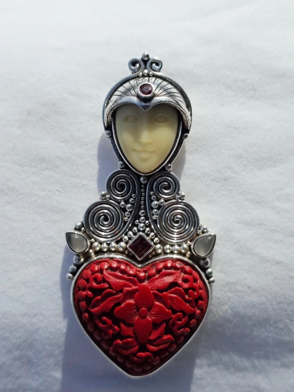 Vintage Sajen .925 Sterling  Balinese Goddess Carved Cinnabar Pendant Brooch - Picture 4 of 5